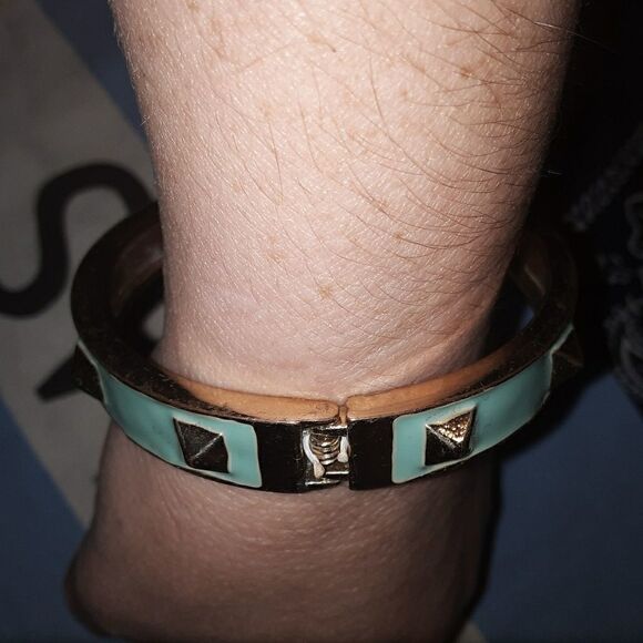 Golden and sea green hinged cuff bracelet - Picture 2 of 5